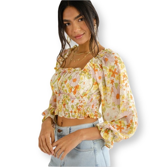 2Bella Boho Floral Crop Top Smocked Yellow and Orange Size Medium fits Small too - Picture 6 of 6